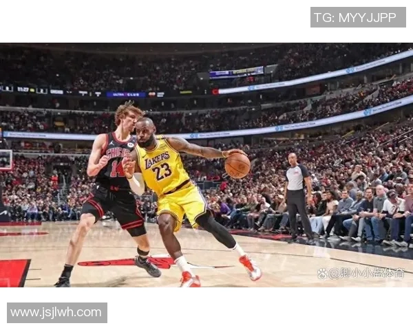 湖人队主场战胜公牛队，詹姆斯暴扣引爆全场