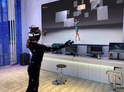 服贸会现场直击 科技感爆棚，观众沉浸体验“元宇宙”摄像与制作新服务